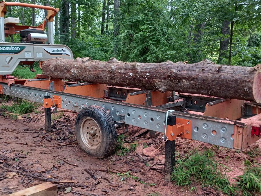 Bandmill cutting a log